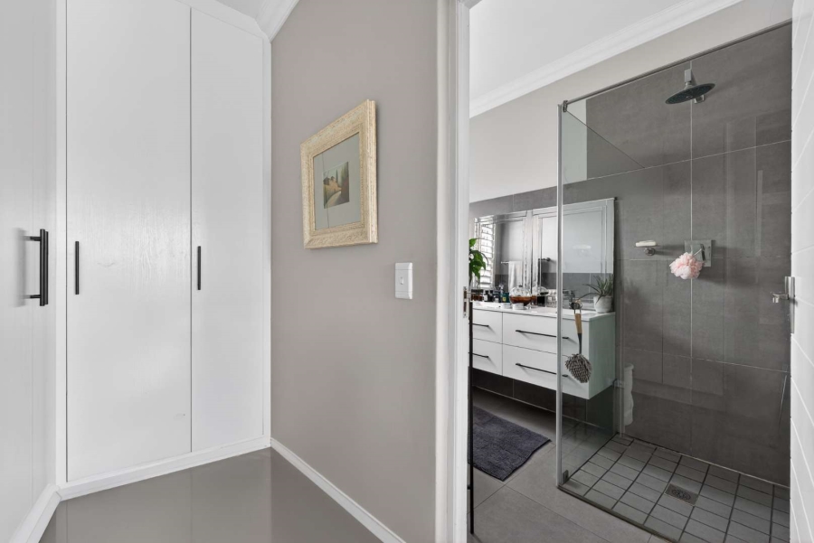 4 Bedroom Property for Sale in Parklands North Western Cape